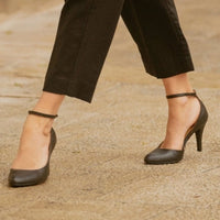 SKIN LIKE BUTTER & CO ~ LIFESTYLE - EASY ELEGANCE Essential Black Medi Heel Leather Pump