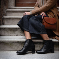 SKIN LIKE BUTTER & CO ~ LIFESTYLE - EASY ELEGANCE Essential Black Leather angle boots
