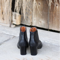 SKIN LIKE BUTTER & CO ~ LIFESTYLE - EASY ELEGANCE Essential Black Leather angle boots