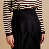 SKIN LIKE BUTTER & CO ~ LIFESTYLE - EASY ELEGANCE- Black Pleated Mini Skirt