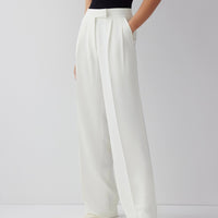 SKIN LIKE BUTTER & CO ~ LIFESTYLE - EASY ELEGANCE- Cream structured trouser