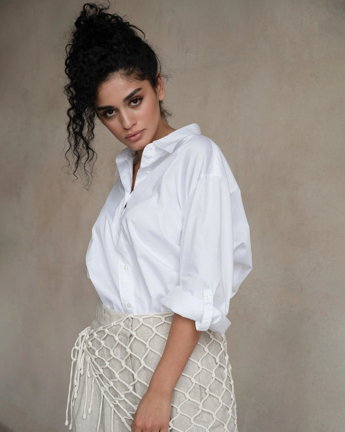 SKIN LIKE BUTTER & CO ~ LIFESTYLE - EASY ELEGANCE White cotton button down boyfriend shirt