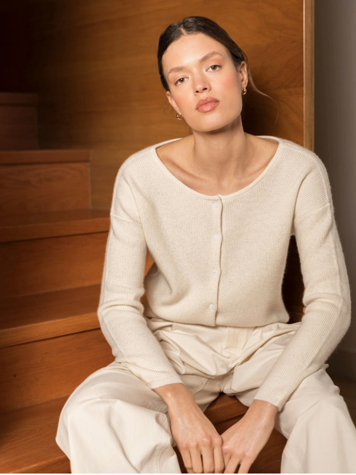 SKIN LIKE BUTTER & CO ~ LIFESTYLE - EASY ELEGANCE Essential Cream Cashmere Cardigan