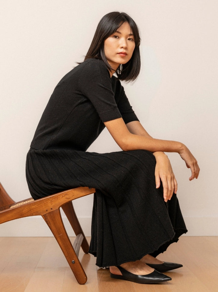 SKIN LIKE BUTTER & CO ~ LIFESTYLE - EASY ELEGANCE Essential Black Pleated Cashmere Skirt
