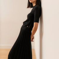 SKIN LIKE BUTTER & CO ~ LIFESTYLE - EASY ELEGANCE Essential Black Pleated Cashmere Skirt