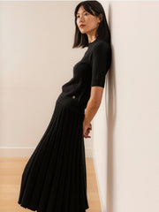 SKIN LIKE BUTTER & CO ~ LIFESTYLE - EASY ELEGANCE Essential Black Pleated Cashmere Skirt
