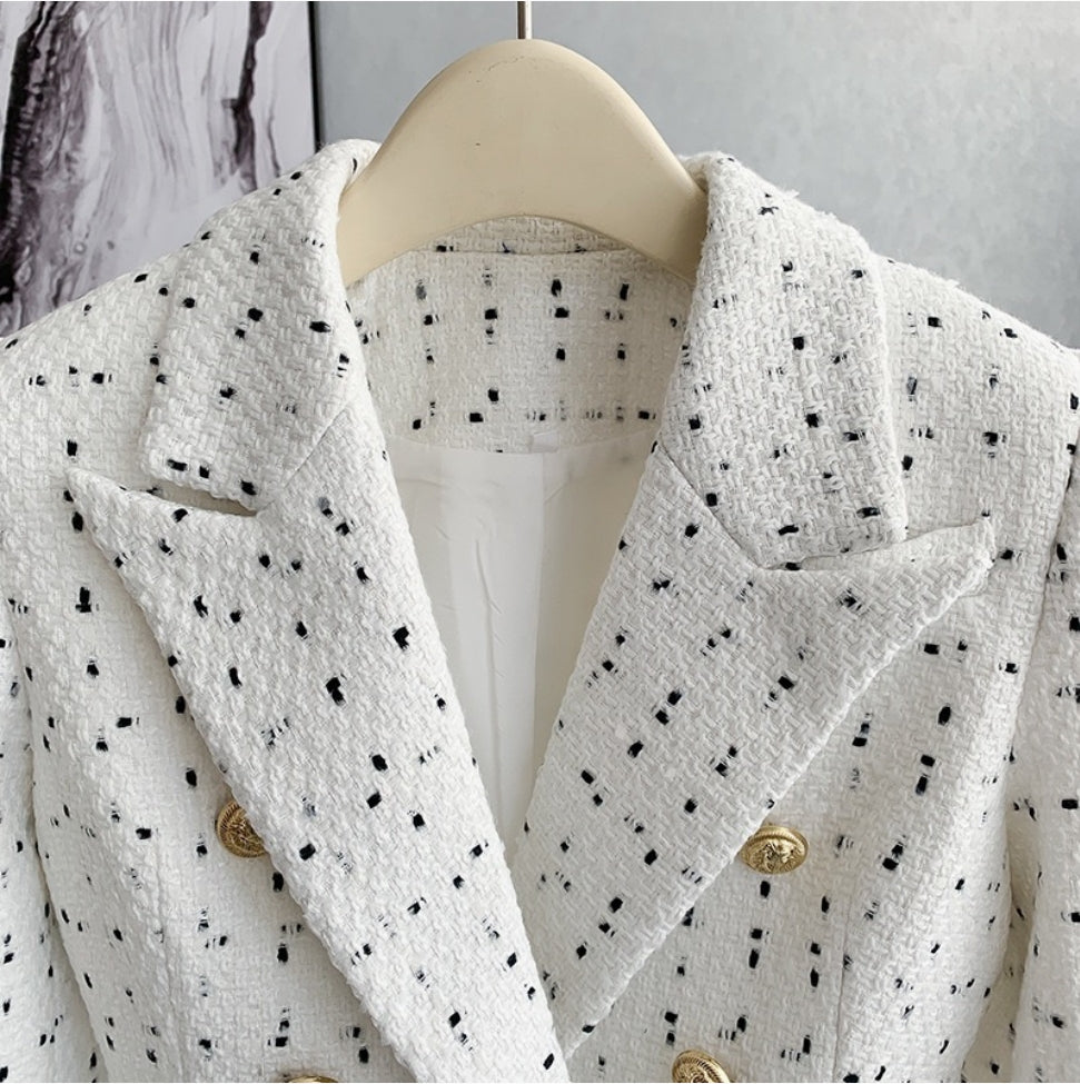 SKIN LIKE BUTTER & CO ~ LIFESTYLE - EASY ELEGANCE Essential Black and Cream Blazer