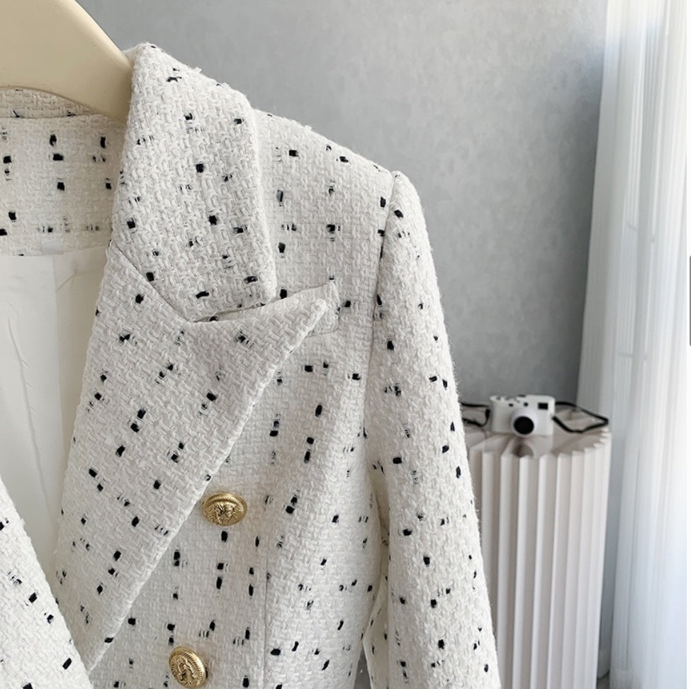 SKIN LIKE BUTTER & CO ~ LIFESTYLE - EASY ELEGANCE Essential Black and Cream Blazer