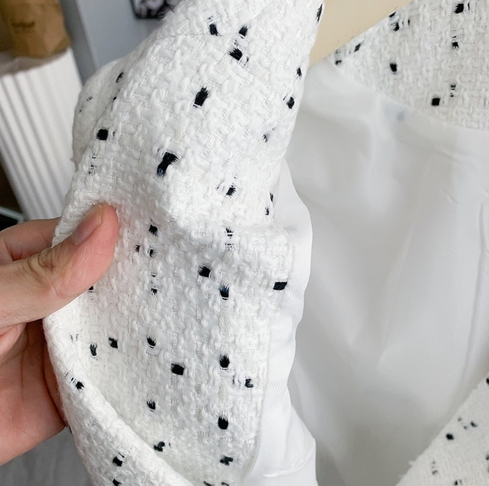 SKIN LIKE BUTTER & CO ~ LIFESTYLE - EASY ELEGANCE Essential Black and Cream Blazer