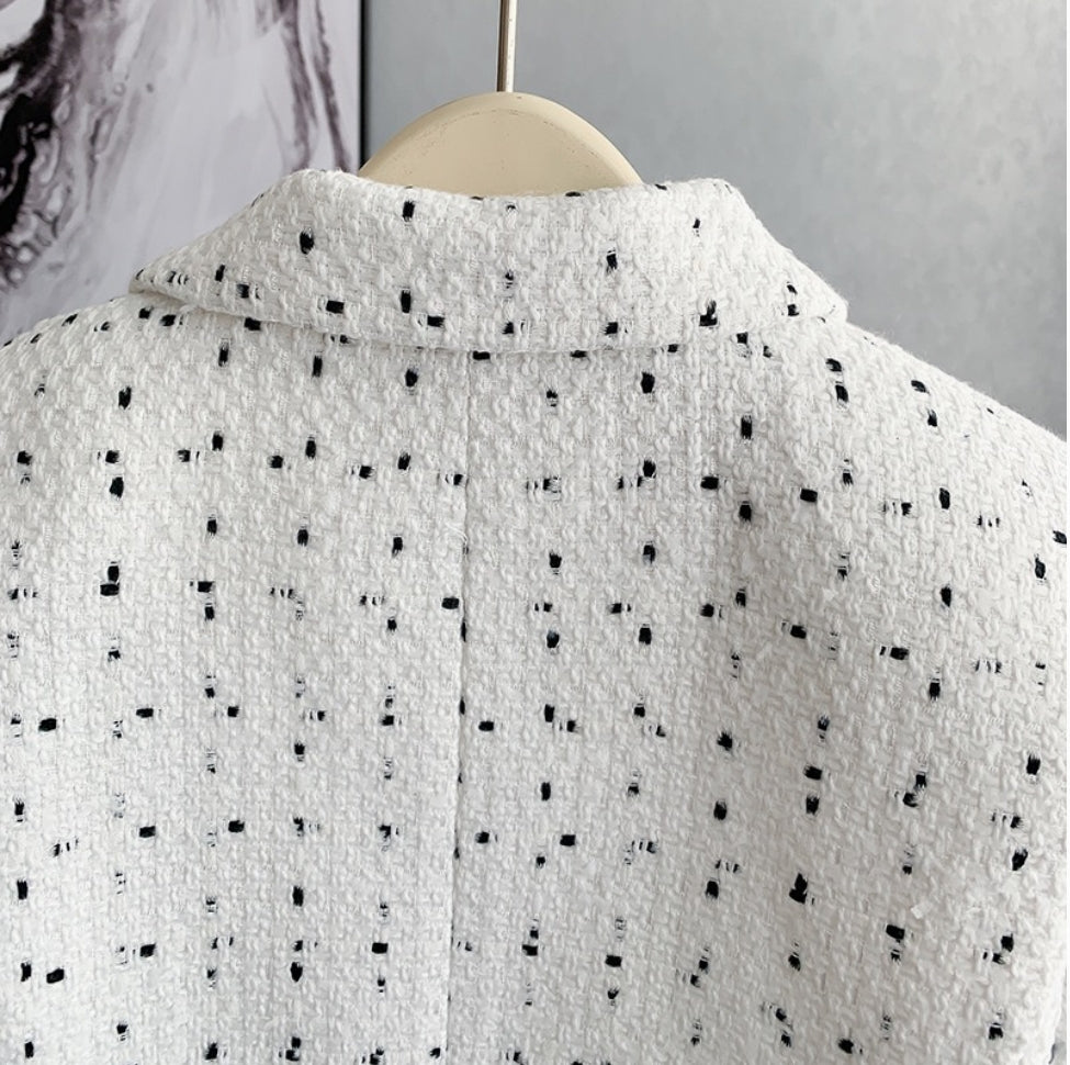 SKIN LIKE BUTTER & CO ~ LIFESTYLE - EASY ELEGANCE Essential Black and Cream Blazer