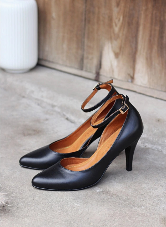SKIN LIKE BUTTER & CO ~ LIFESTYLE - EASY ELEGANCE Essential Black Medi Heel Leather Pump