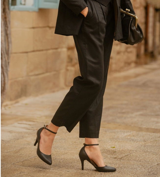 SKIN LIKE BUTTER & CO ~ LIFESTYLE - EASY ELEGANCE Essential Black Medi Heel Leather Pump
