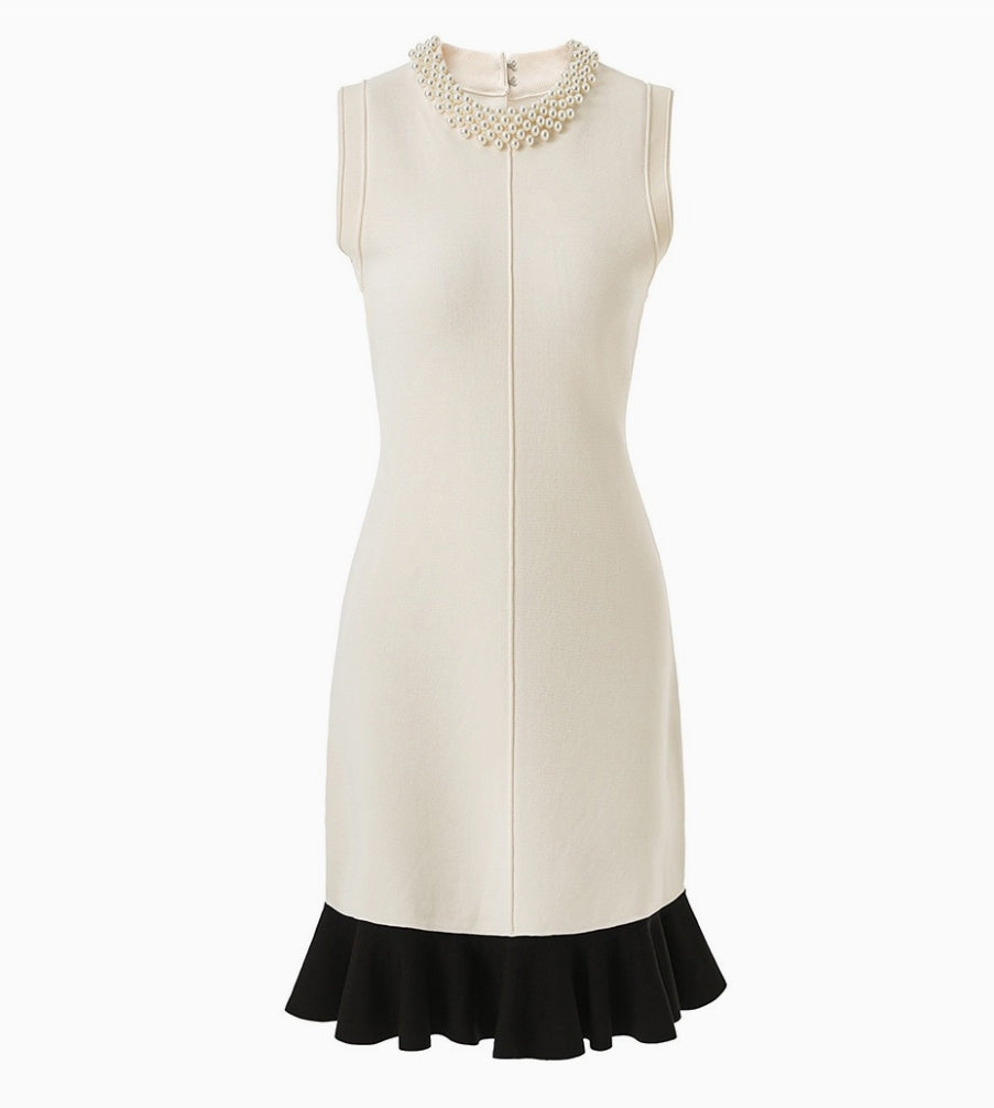 SKIN LIKE BUTTER & CO ~ LIFESTYLE - EASY ELEGANCE Essential Little Black Dress