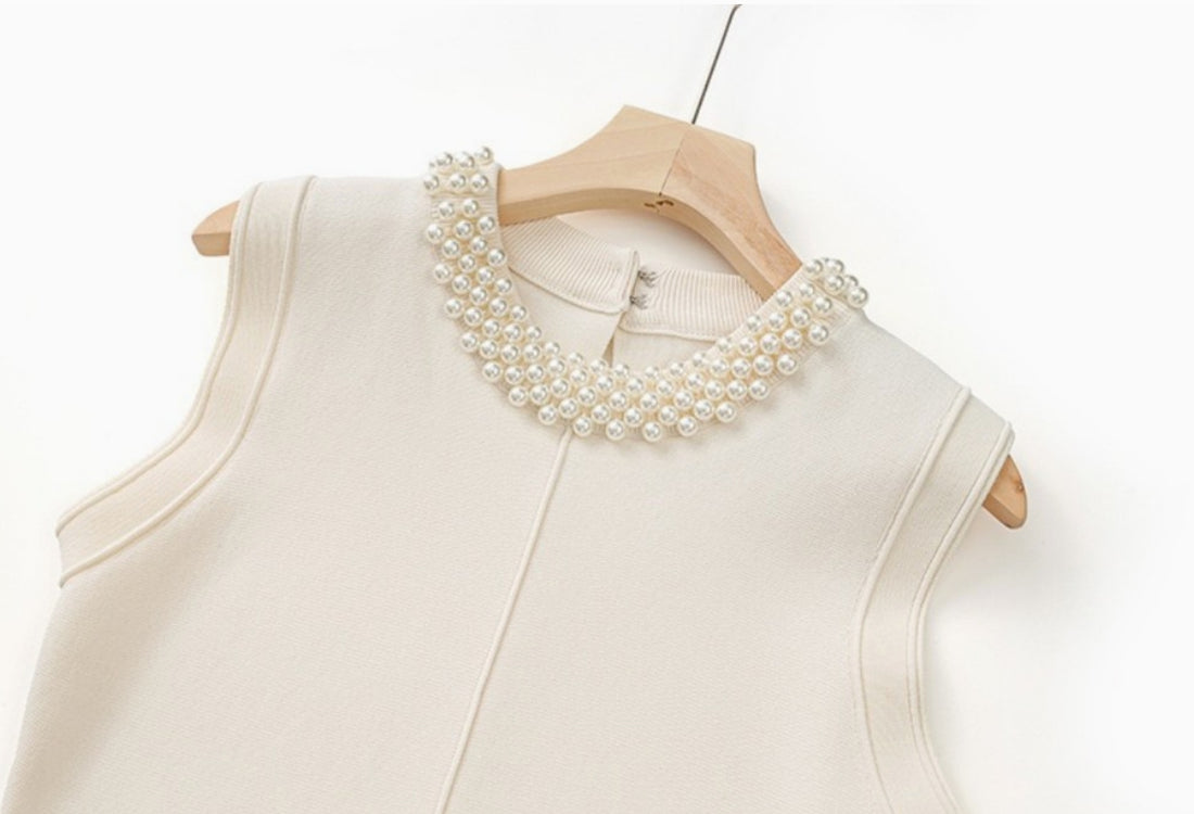 SKIN LIKE BUTTER & CO ~ LIFESTYLE - EASY ELEGANCE Essential Little Black Dress
