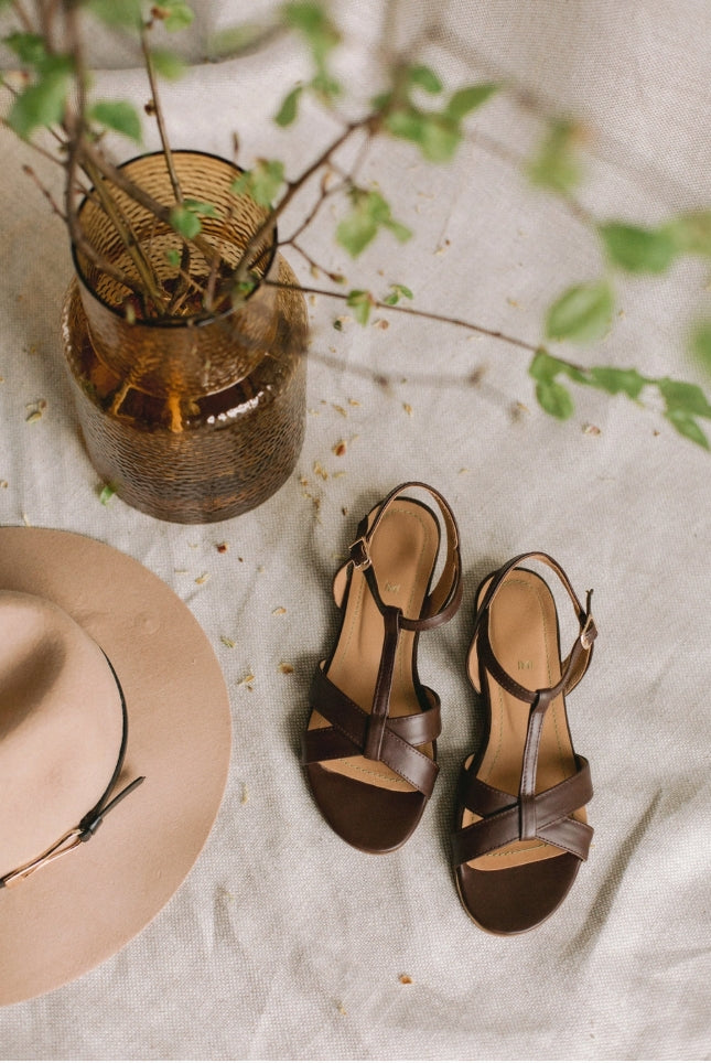 SKIN LIKE BUTTER & CO ~ LIFESTYLE - EASY ELEGANCE Essential Brown flat sandals
