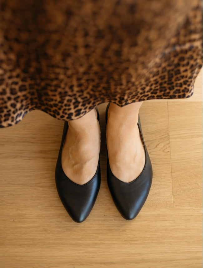 SKIN LIKE BUTTER & CO ~ LIFESTYLE - EASY ELEGANCE Essential Black Elegant Leather flats