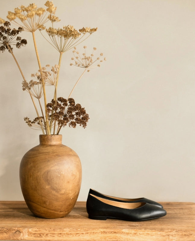 SKIN LIKE BUTTER & CO ~ LIFESTYLE - EASY ELEGANCE Essential Black Elegant Leather flats