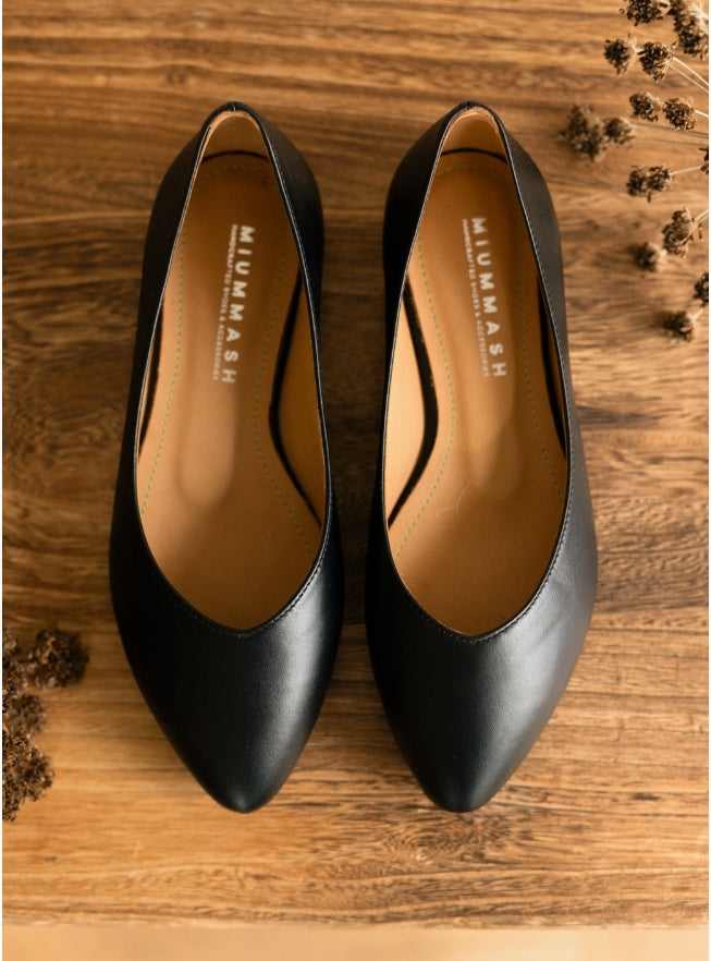 SKIN LIKE BUTTER & CO ~ LIFESTYLE - EASY ELEGANCE Essential Black Elegant Leather flats