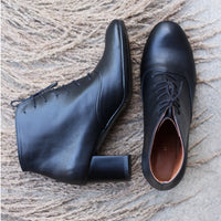SKIN LIKE BUTTER & CO ~ LIFESTYLE - EASY ELEGANCE Essential Black Leather angle boots