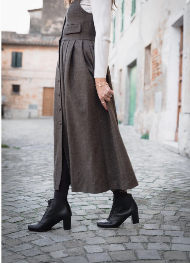 SKIN LIKE BUTTER & CO ~ LIFESTYLE - EASY ELEGANCE Essential Black Leather angle boots