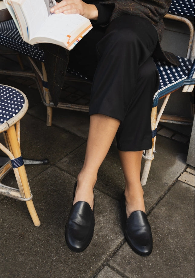 SKIN LIKE BUTTER & CO ~ LIFESTYLE - EASY ELEGANCE Essential Black Medi Heel Leather Pump