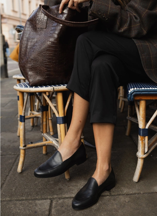 SKIN LIKE BUTTER & CO ~ LIFESTYLE - EASY ELEGANCE Essential Black Medi Heel Leather Pump