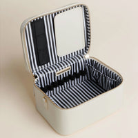 SKIN LIKE BUTTER & CO ~ LIFESTYLE - Train case by Hudson and Bleeker