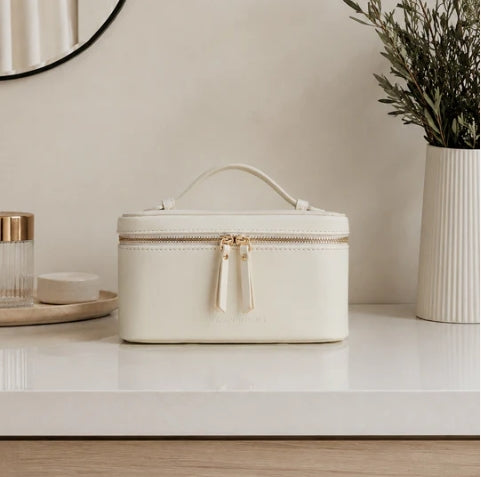 SKIN LIKE BUTTER & CO ~ LIFESTYLE - Train case by Hudson and Bleeker