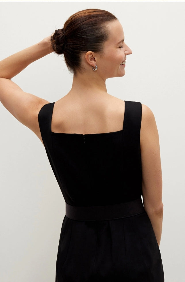 SKIN LIKE BUTTER & CO ~ LIFESTYLE - EASY ELEGANCE- Little Black Dress