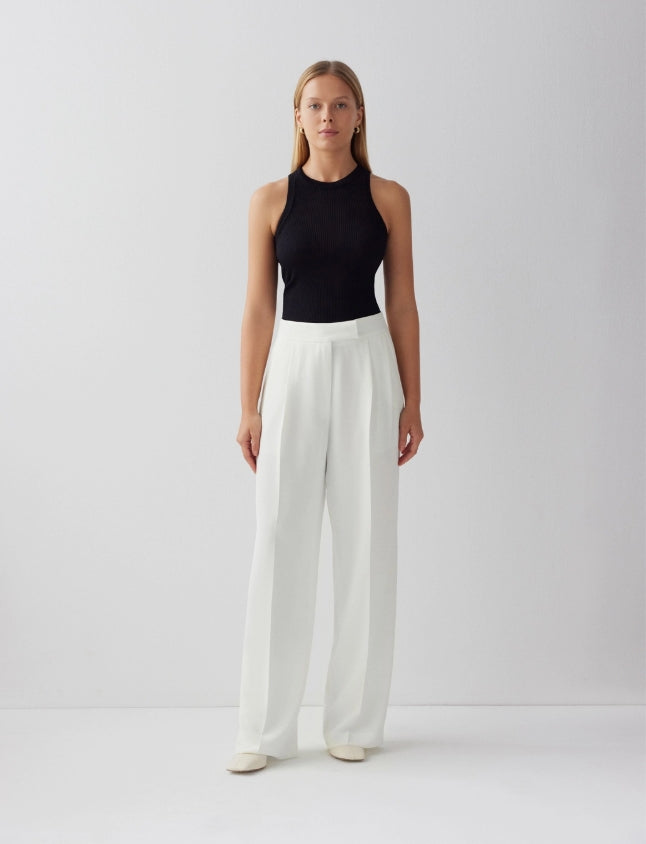 SKIN LIKE BUTTER & CO ~ LIFESTYLE - EASY ELEGANCE- Cream structured trouser
