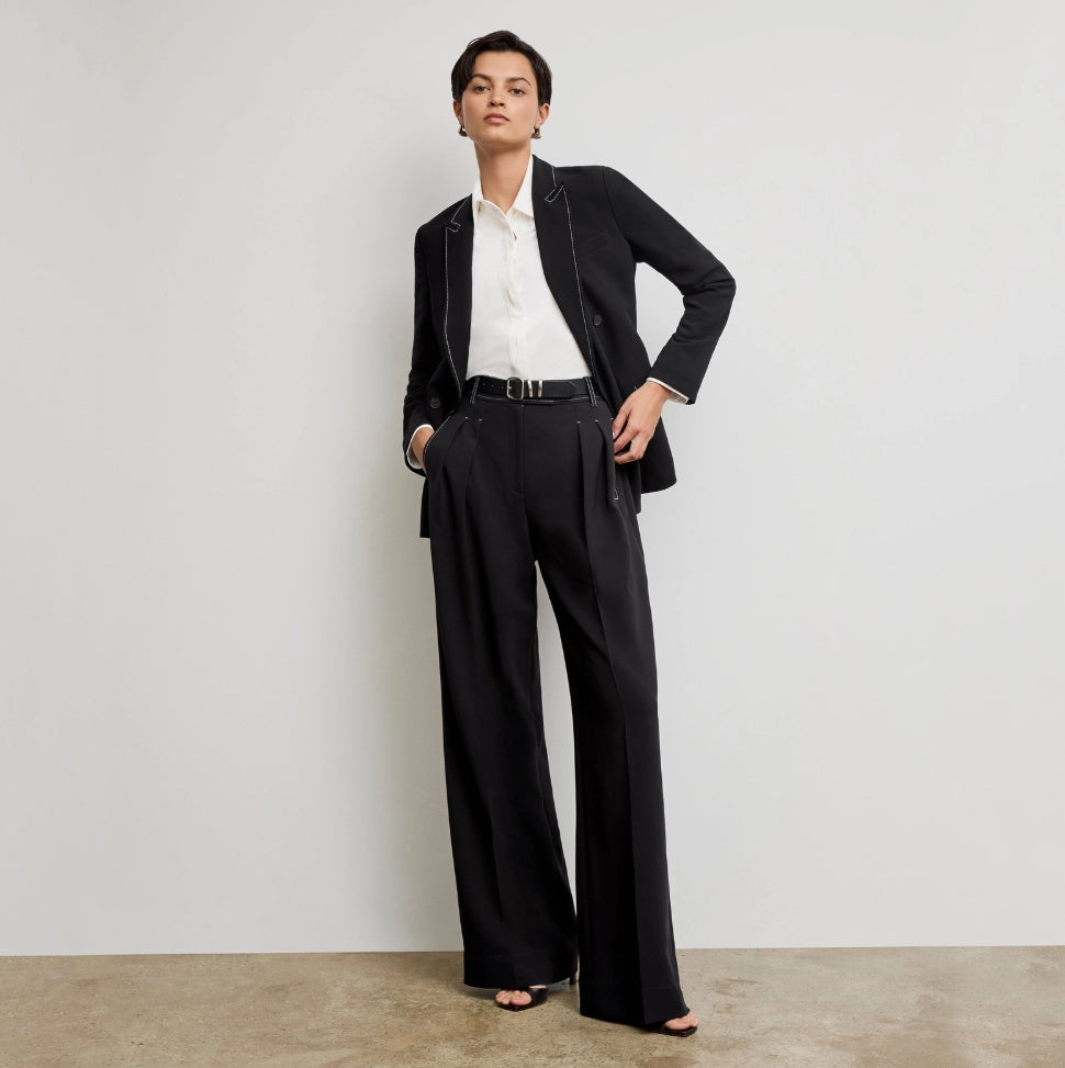 SKIN LIKE BUTTER & CO ~ LIFESTYLE - EASY ELEGANCE - Black Professional Boyfriend Blazer