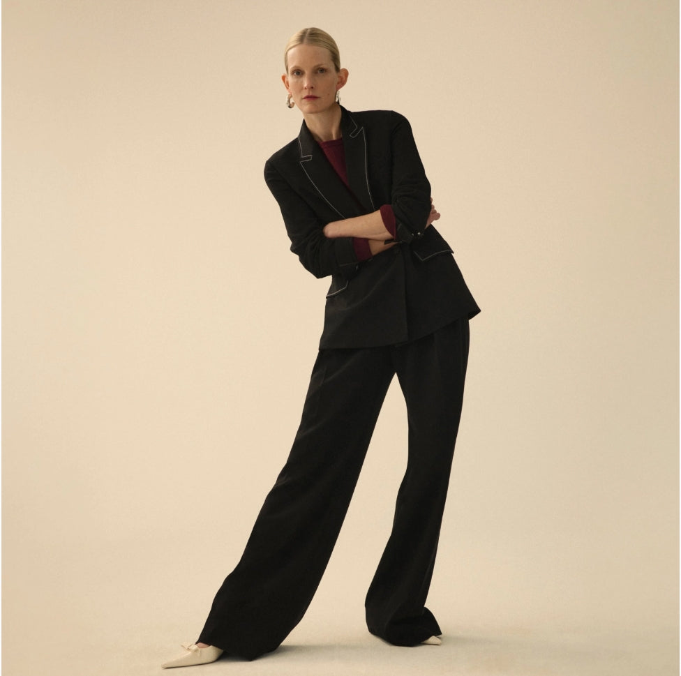 SKIN LIKE BUTTER & CO ~ LIFESTYLE - Black pleated crepe trouser