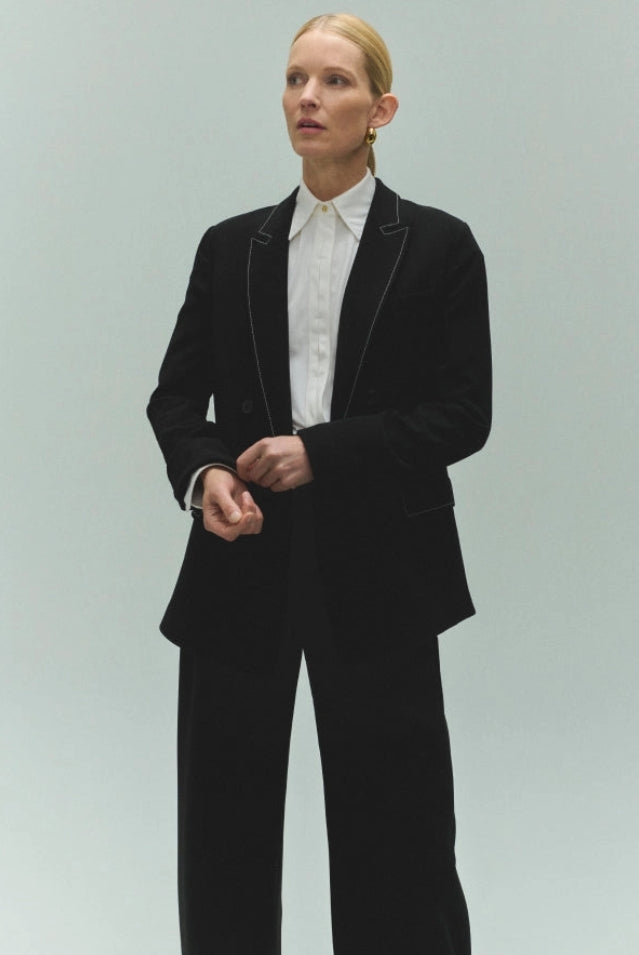 SKIN LIKE BUTTER & CO ~ LIFESTYLE - Black pleated crepe trouser